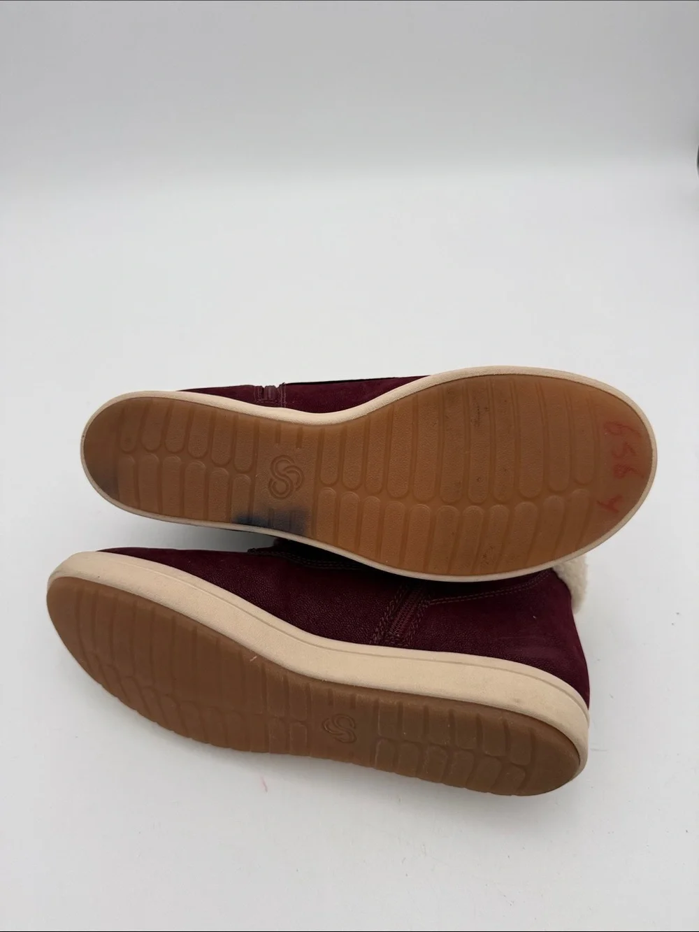Clarks Burgundy Suede Shearling-Lined Ankle Booties women 7.5 M casual cozy Y2K